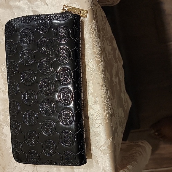 MK signature patent wallet - Picture 2 of 3